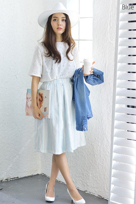 ふんわりシルエットのミモレ丈ラメ入りスカート「coca」2,490円(税込)