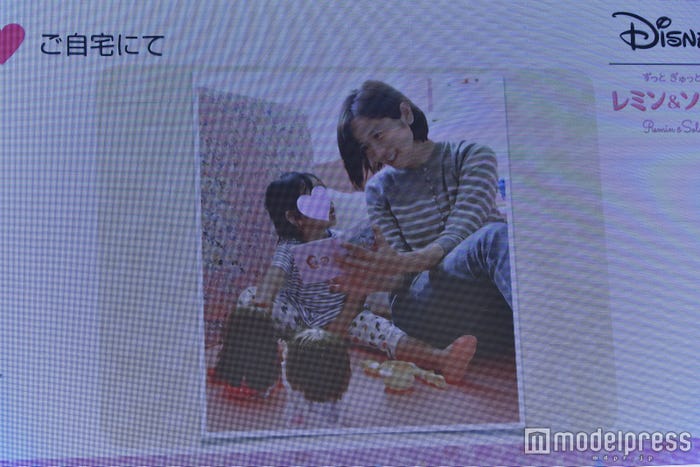 娘との写真 (C)モデルプレス