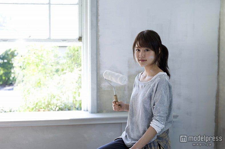 有村架純／新CM「ペンキ塗り」篇メイキングより