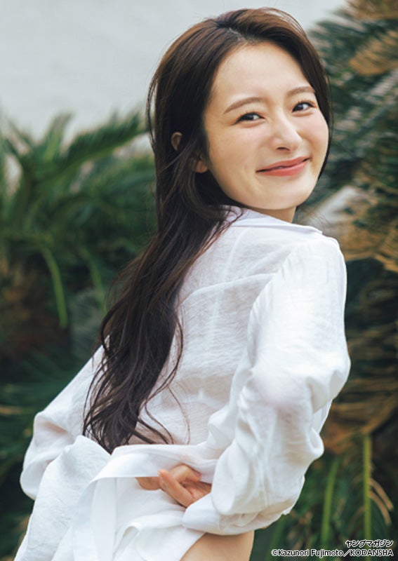 ミス東大・神谷明采、人生初表紙 宮古島ロケで水着姿披露