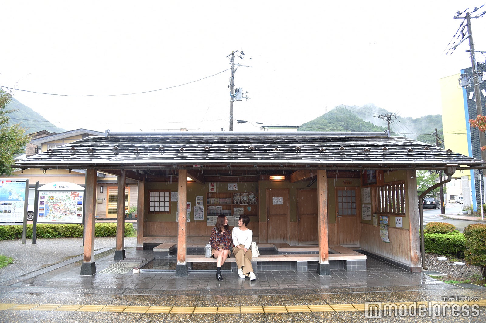 趣ある建物でほっと一息（C）モデルプレス