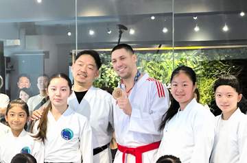 空手 ウクライナ選手に東京五輪メダル返還 チャリ－ティーオークション出品 日本人落札で実現 ホルナさん「メダル以上の価値ある。一生忘れない」