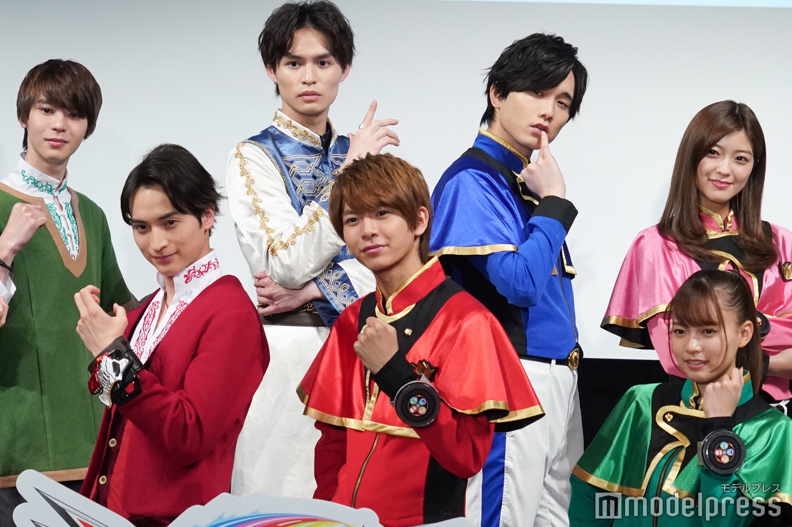 （後列）小原唯和、兵頭功海、水石亜飛夢、工藤美桜（前列）一ノ瀬颯、小宮璃央、新條由芽 （C）モデルプレス