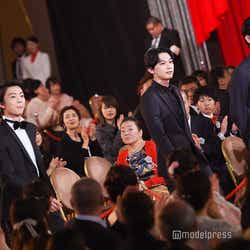 モデルプレス - 伊藤健太郎・中川大志・成田凌・吉沢亮がタキシードでズラリ 「新人俳優賞」イケメン4人の入場シーンが壮観<第42回日本アカデミー賞>