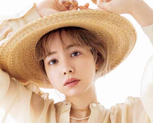 柴田あやな、美肌際立つ“服映えランジェリー”で大人の表情