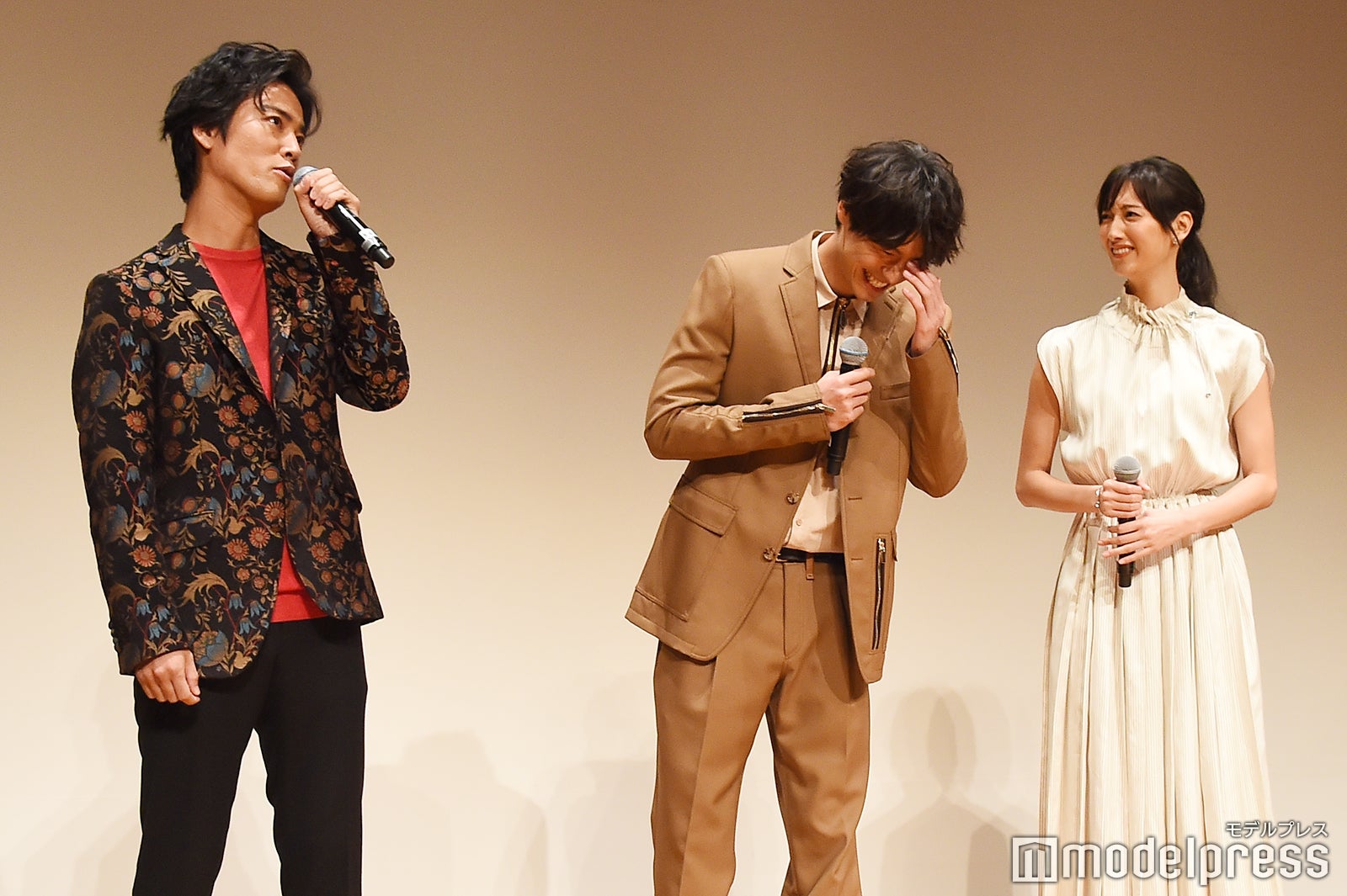 顔を歩いていた事件を暴露され思い出し笑いの福士蒼汰 （C）モデルプレス