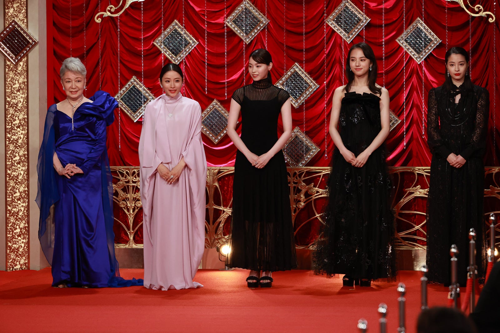 草笛光子、石原さとみ、西野七瀬、清原果耶、広瀬すず（C）東京写真記者協会