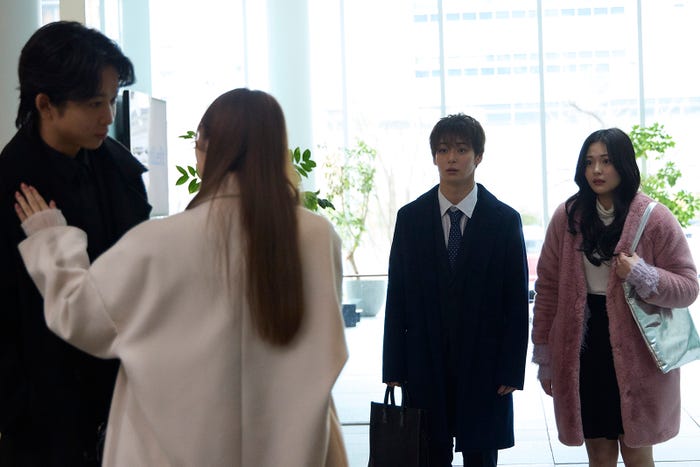 鈴木仁、紺野彩夏、太田駿静、和内璃乃「復讐カレシ~溺愛社長の顔にはウラがある~」第2話(C)「復讐カレシ~溺愛社長の顔にはウラがある~」製作委員会・MBS