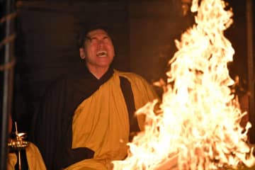 広島・会沢翼が10年連続10度目の護摩行「気持ち新たに」節目のプロ20年目「まだまだ試合に出たい気持ちある」