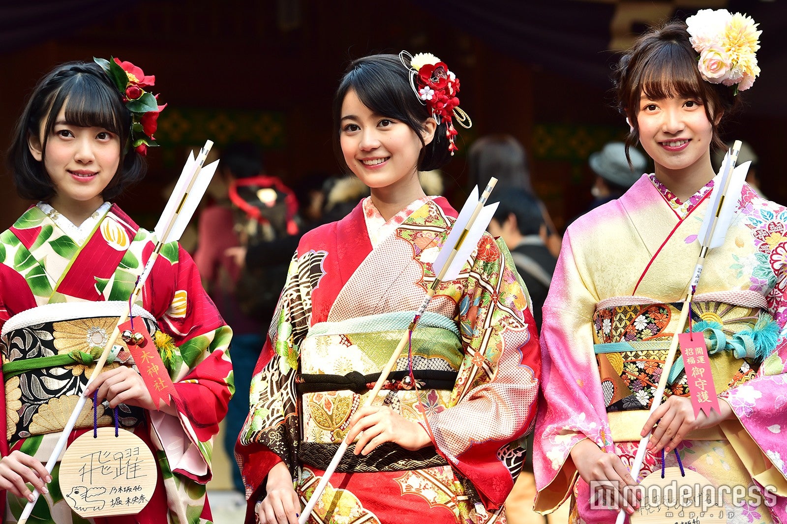 堀未央奈、生田絵梨花、中元日芽香（C）モデルプレス