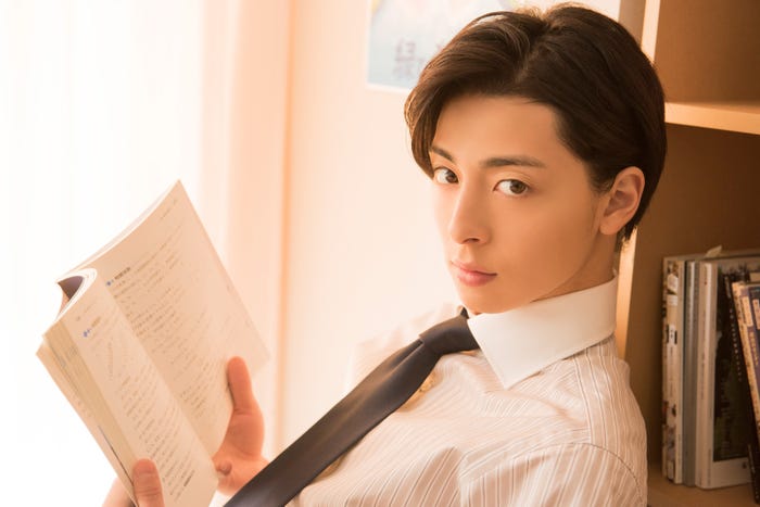 甘杉先生、そんな目で見られると…! (提供写真)