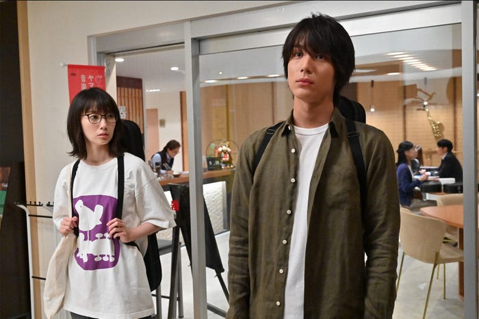 波瑠、中川大志/「G線上のあなたと私」第1話より(C)TBS