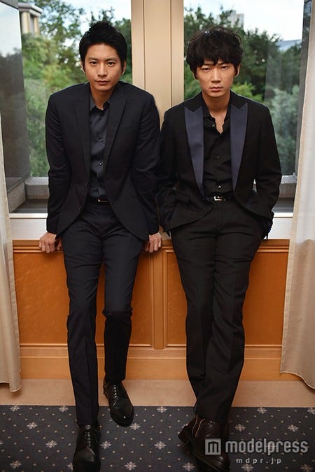 (左から)向井理、綾野剛