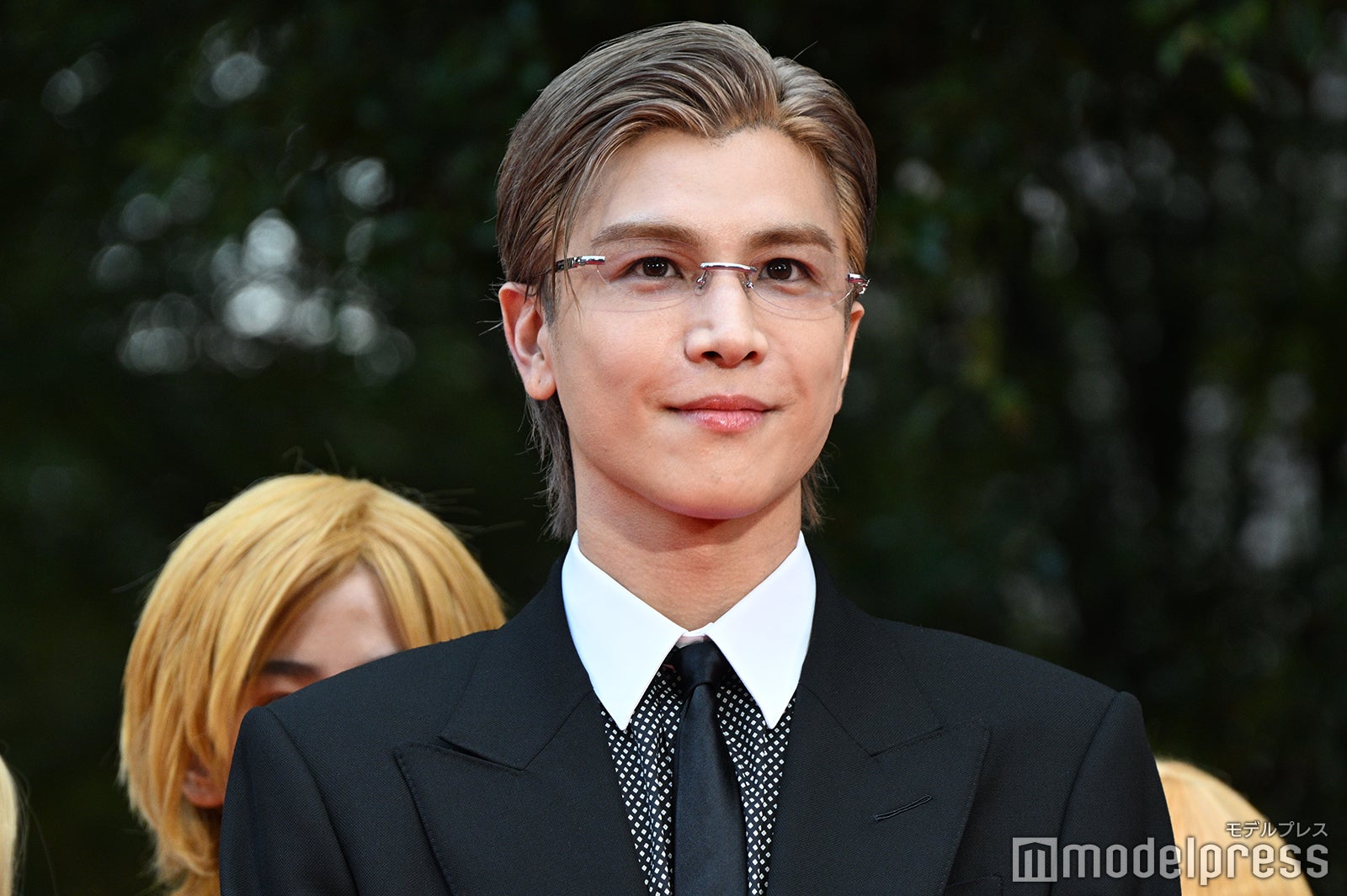 三代目JSB岩田剛典、リムレスメガネ×スーツでクールな色気放つ【第38回東京国際映画祭】