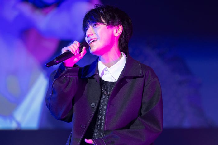 「虹/Aqua Timez」を披露する小西詠斗(提供写真)