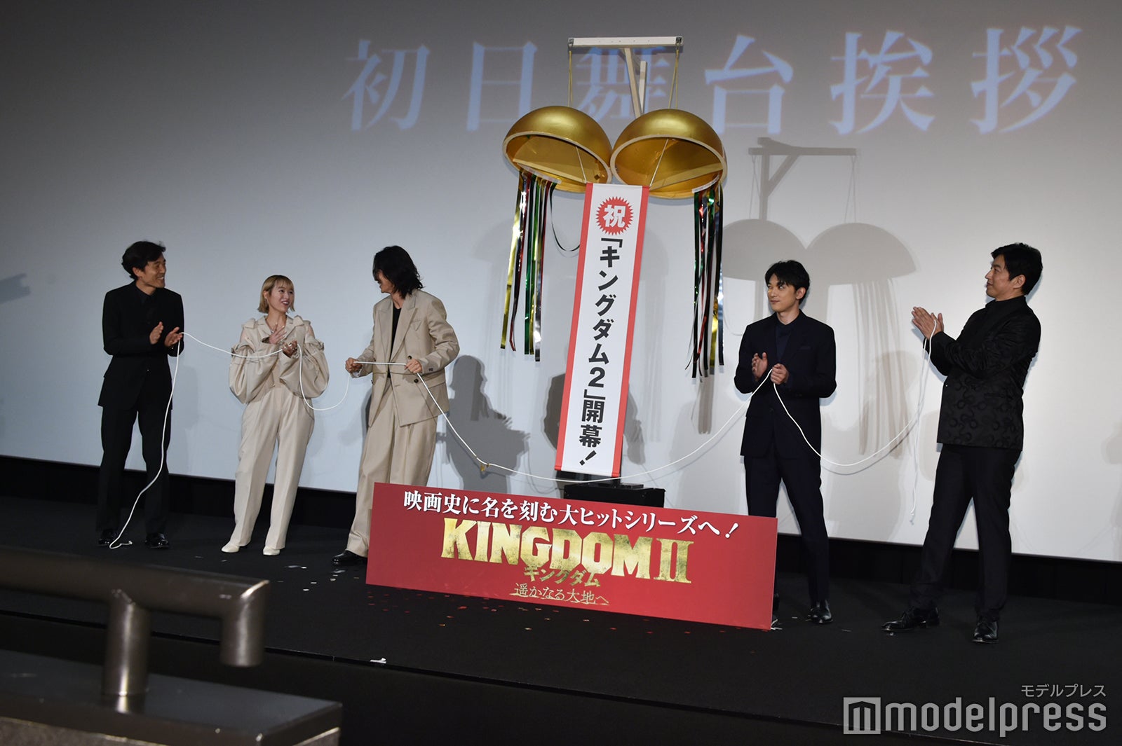 （左から）佐藤信介監督、清野菜名、山崎賢人、吉沢亮、大沢たかお （C）モデルプレス