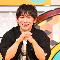 三代目jsb Naoto 山下健二郎が しゃべる自動販売機 に モニタリング モデルプレス