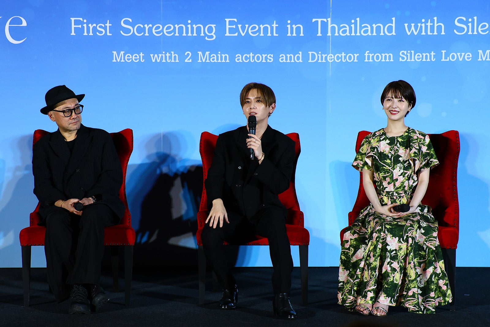 内田英治監督、山田涼介、浜辺美波（C）2024「サイレントラブ」製作委員会