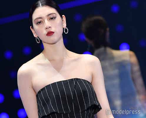 三吉彩花、美デコルテ&美背中に視線釘付け<TGC2019S/S>