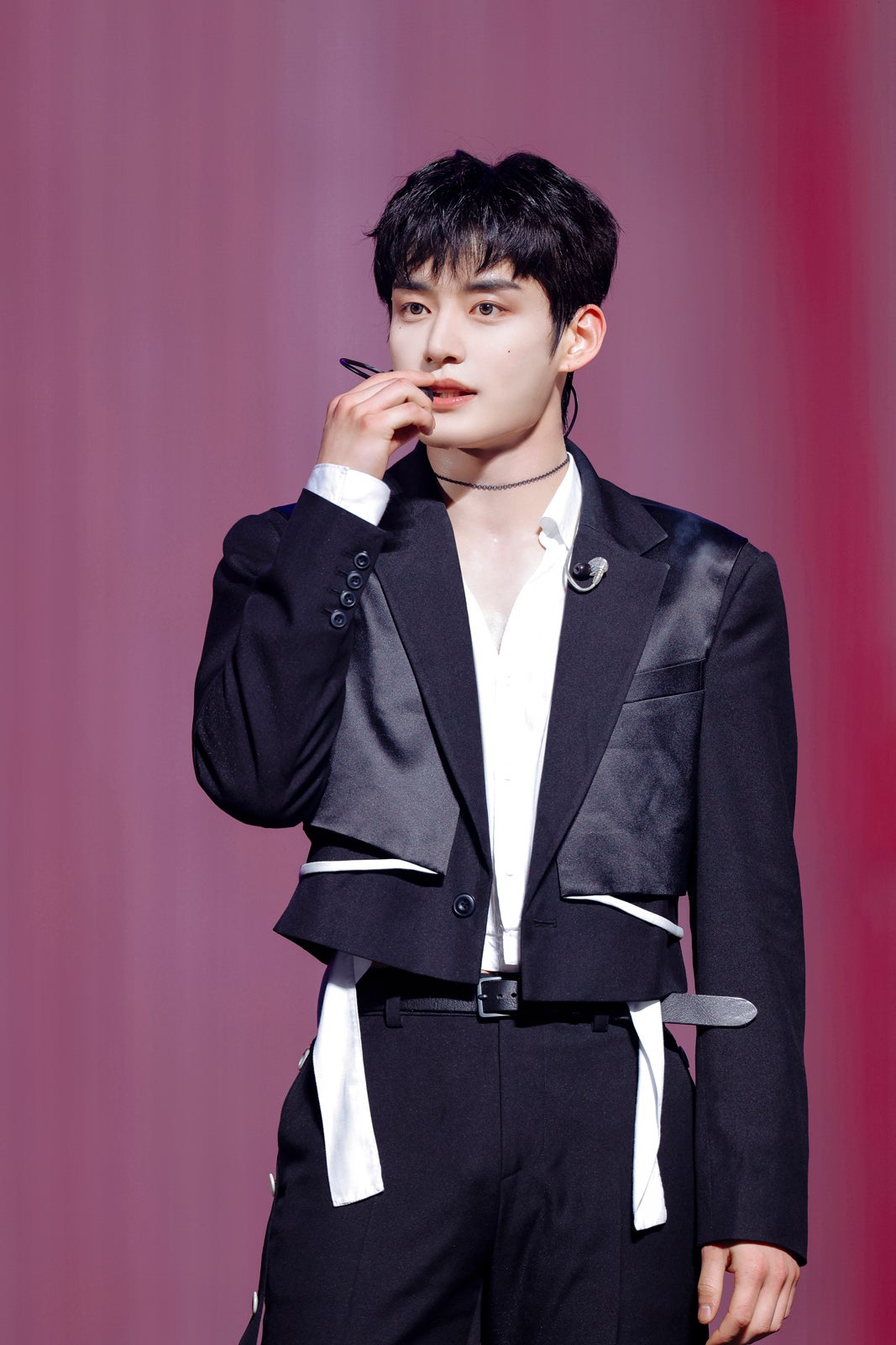 キム・ジウン／上山陽介（C）WAKEONE／LAPONE Entertainment