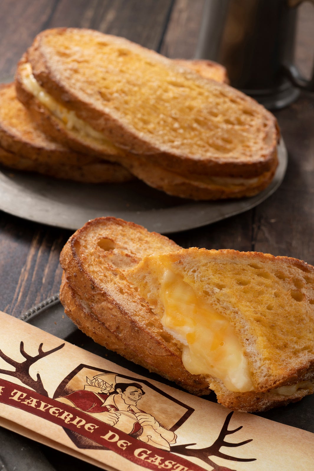 フレンチトースト・サンド／「ラ・タベルヌ・ド・ガストン」（C）Disney