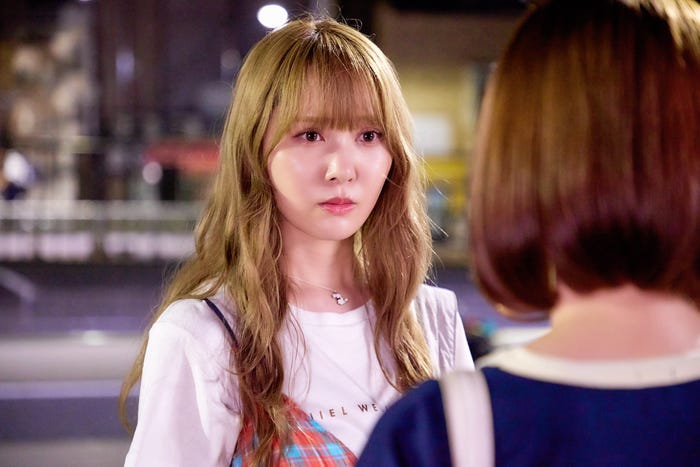 加藤史帆(C)「彩香ちゃんは弘子先輩に恋してる」製作委員会・MBS/第4話より