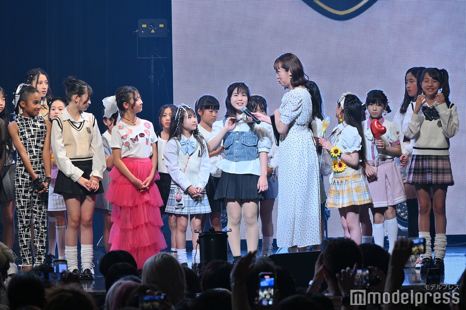 なんばHatchでのステージの様子（C）モデルプレス