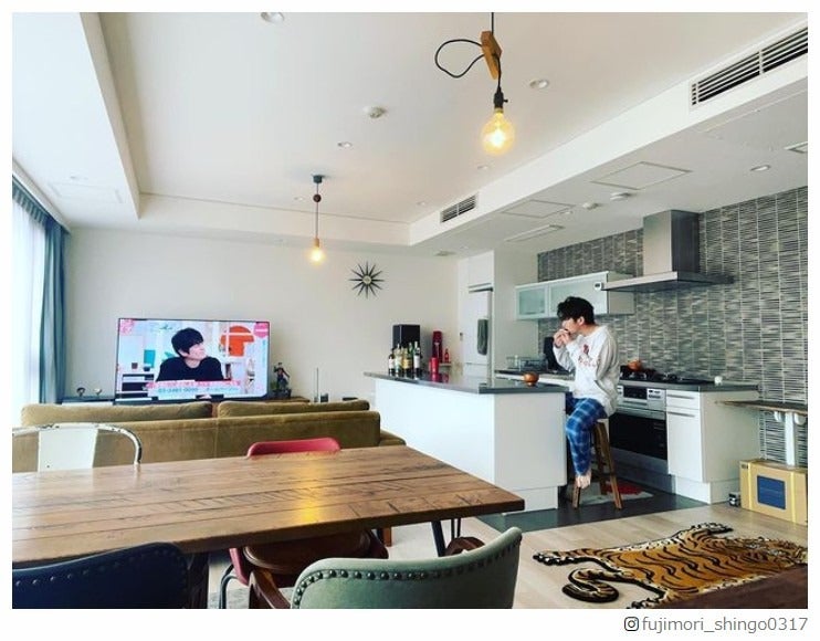 オリラジ藤森慎吾、広々リビング公開に反響「綺麗」「住んでみたい」の声