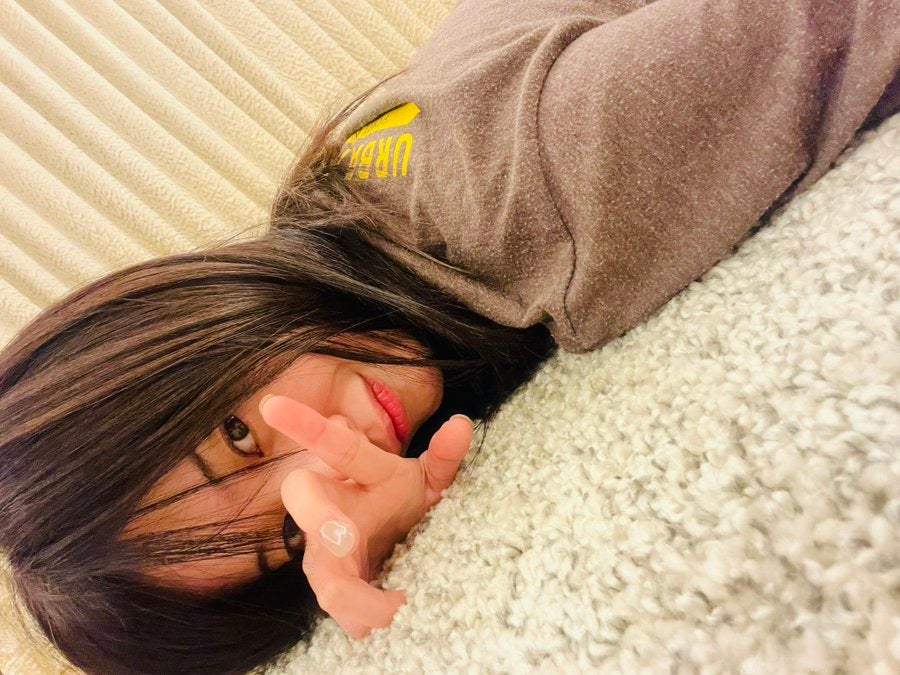 吉高由里子、3ヶ月ぶり自撮りショット“床ん人”公開に反響「コメントまで可愛い」