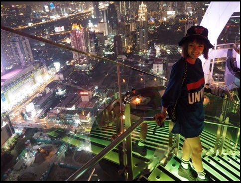 南明奈、タイの「超人気レストラン」で夜景ディナー