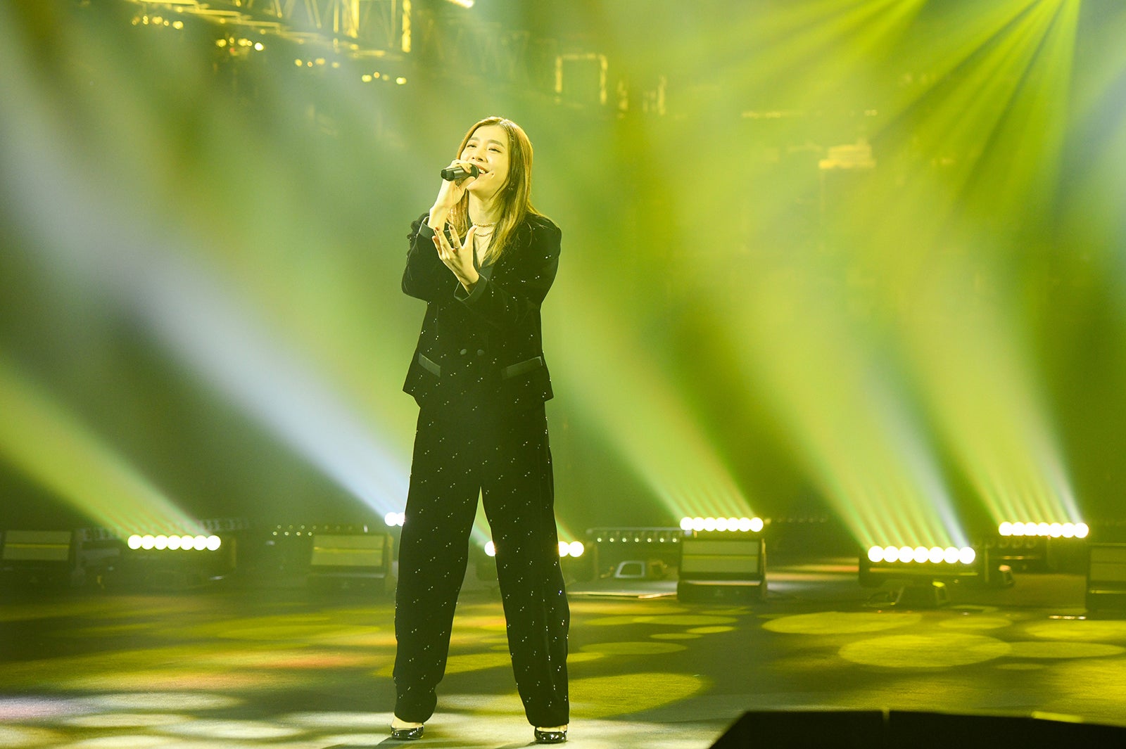 milet（C）岸田哲平（衣装協力：EMPORIO ARMANI／MILAMORA）