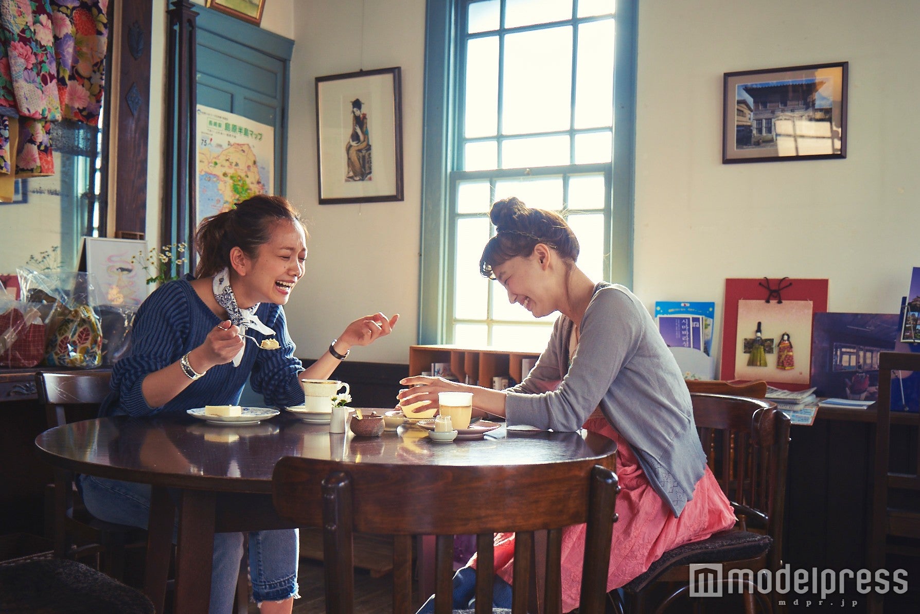 大正12年に理髪舘として建てられ、現在は憩いの場として愛されている「青い理髪舘」