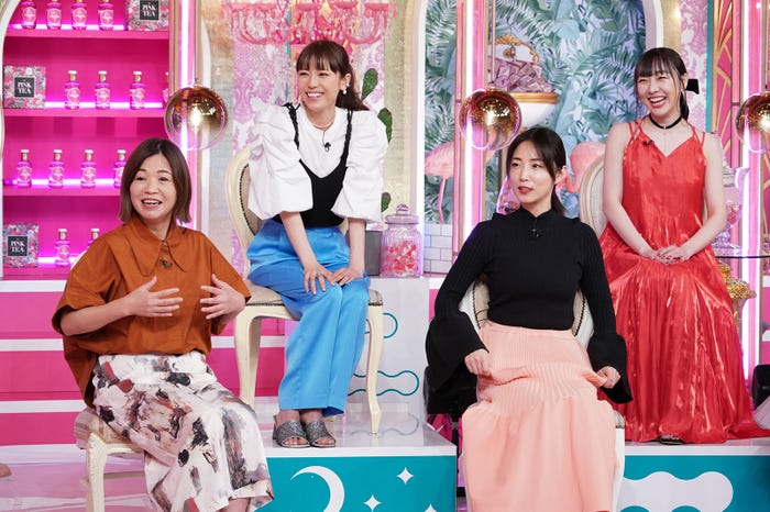 (左から)大久保佳代子、若槻千夏、MEGUMI、須田亜香里(C)日本テレビ