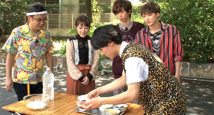 超特急がバーベキューに挑戦(写真提供:関西テレビ)