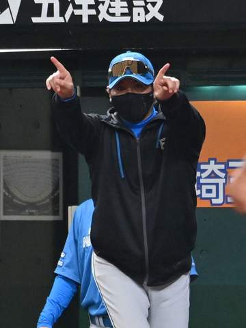 最下位転落の日本ハム・新庄監督「あれはいかん」カストロの守備に苦言「達くんがかわいそう。ちょっと上手い中学生でも捕れてた」「教えようがない」