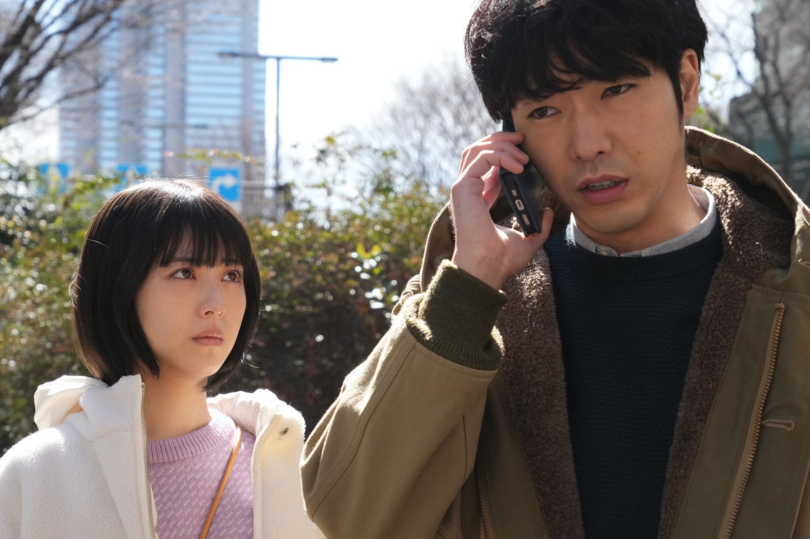 浜辺美波、柄本佑 （C）フジテレビ