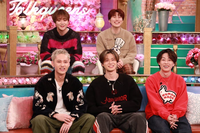 コムドット(前列左から:ひゅうが、やまと、ゆうた/後列左から:ゆうま、あむぎり) (C)フジテレビ