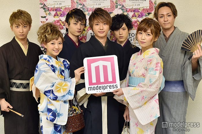 (左から)與真司郎、伊藤千晃、日高光啓、西島隆弘、末吉秀太、宇野実彩子、浦田直也