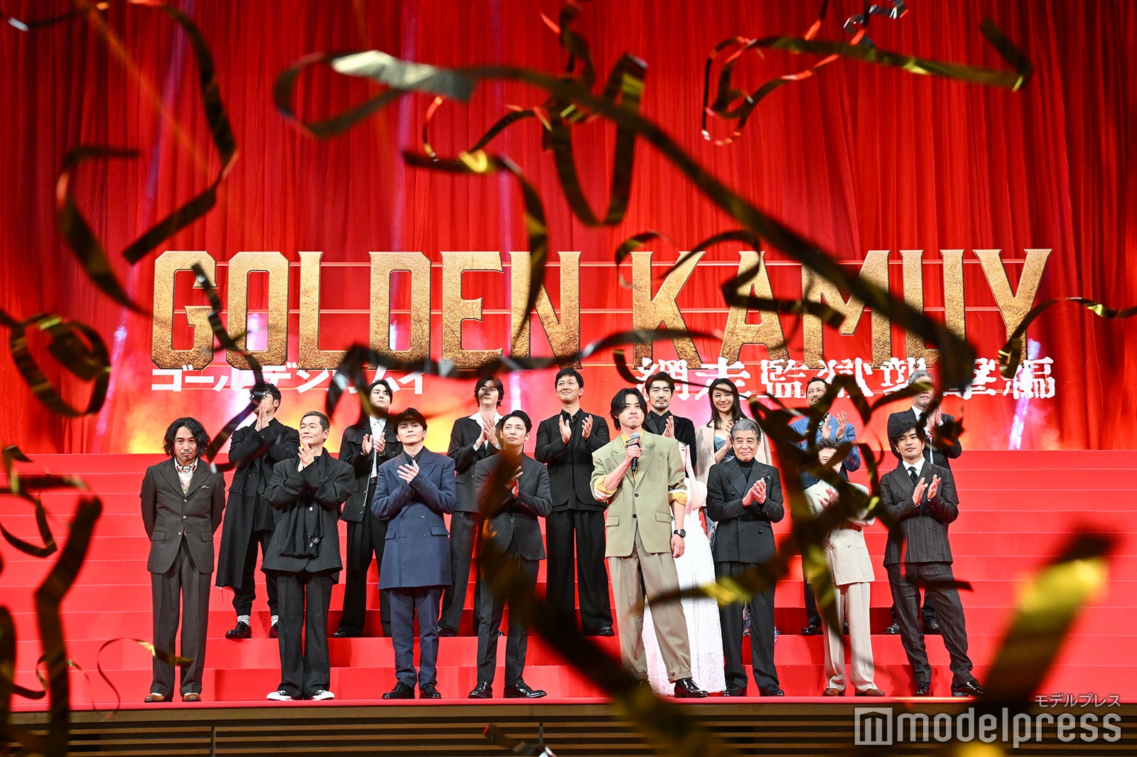 （後列左から）和田聰宏、稲葉友、栁俊太郎、工藤阿須加、大谷亮平、高橋メアリージュン、池内博之、杉本哲太（前列左から）片桐健滋監督、井浦新、眞栄田郷敦、玉木宏、山崎賢人、山田杏奈、舘ひろし、矢本悠馬、北村一輝（C）モデルプレス