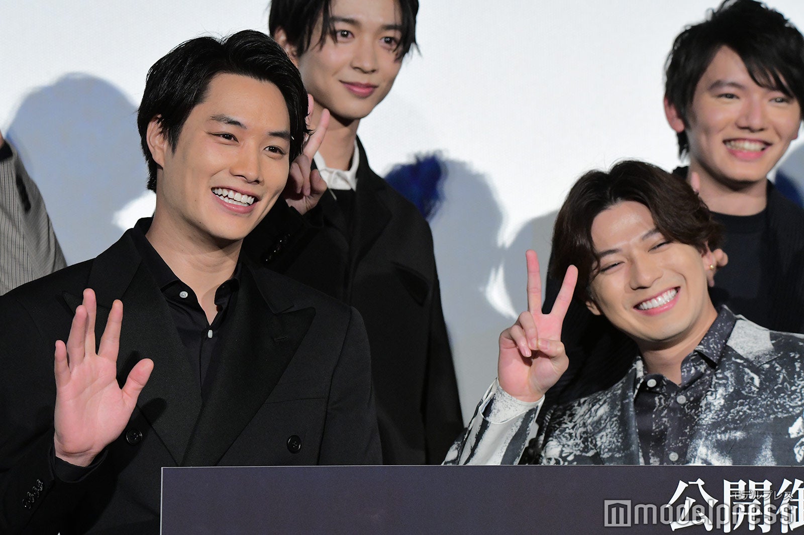 鈴木伸之、新田真剣佑 （C）モデルプレス