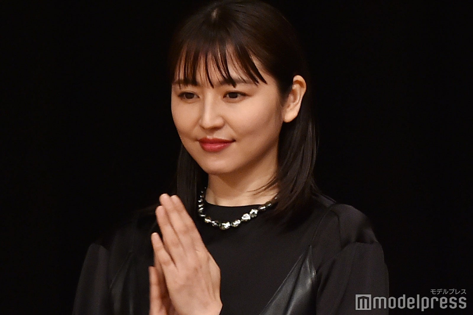 長澤まさみ ブラックコーデを引き立てる差し色リップの選び方 ヘアメイク分析 モデルプレス 長澤まさみ ブラックコーデを引き立てる差し色リップの選び方 ヘアメイク分析 モデルプレス