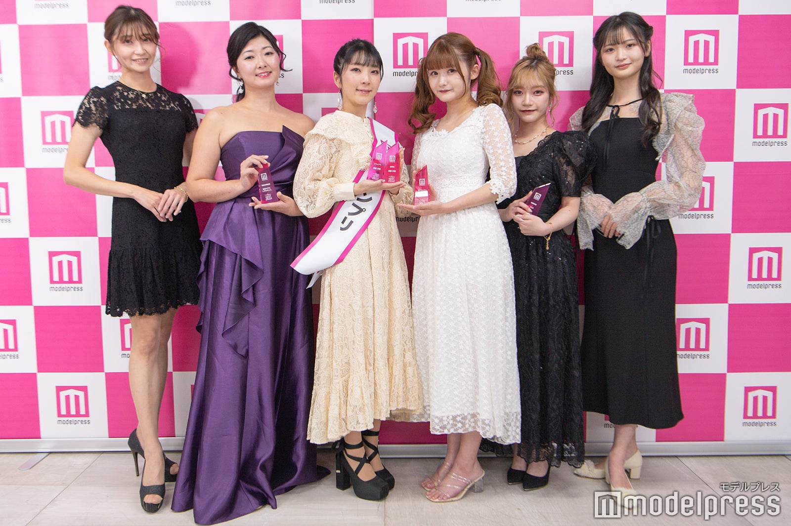 仲美由紀、温泉モデルしずかちゃん、服部彩香さん、渡邉歩咲さん、RUIさん、HANA （C）モデルプレス