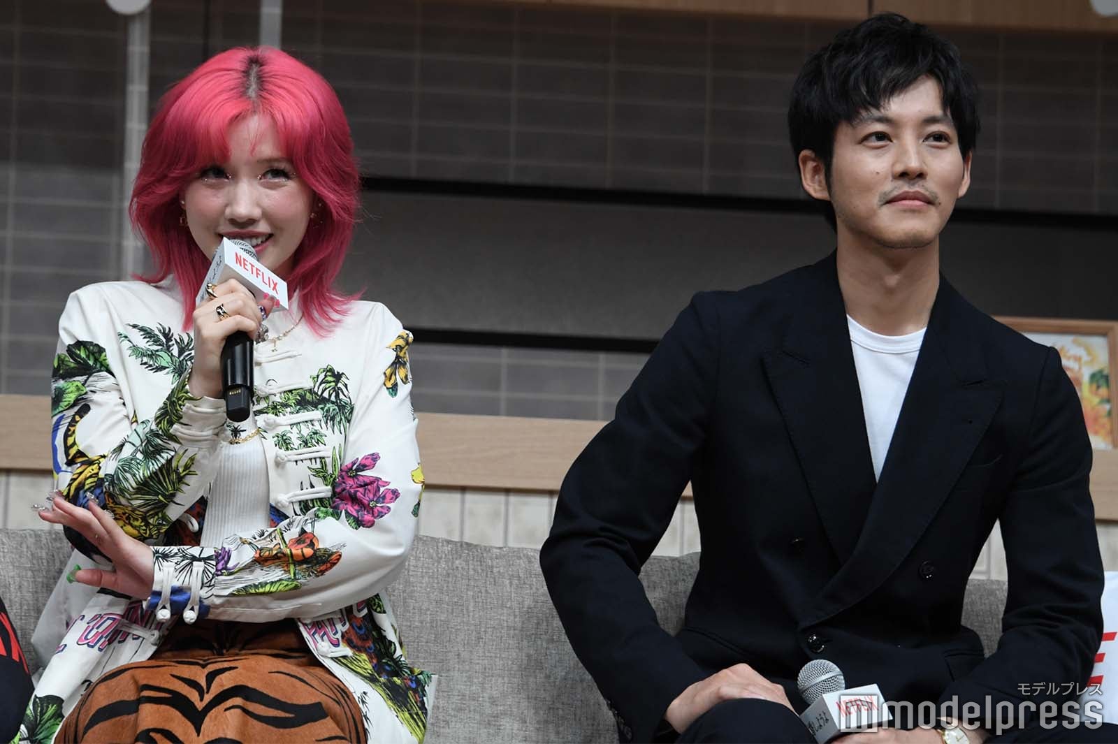 仲里依紗、松坂桃李（C）モデルプレス
