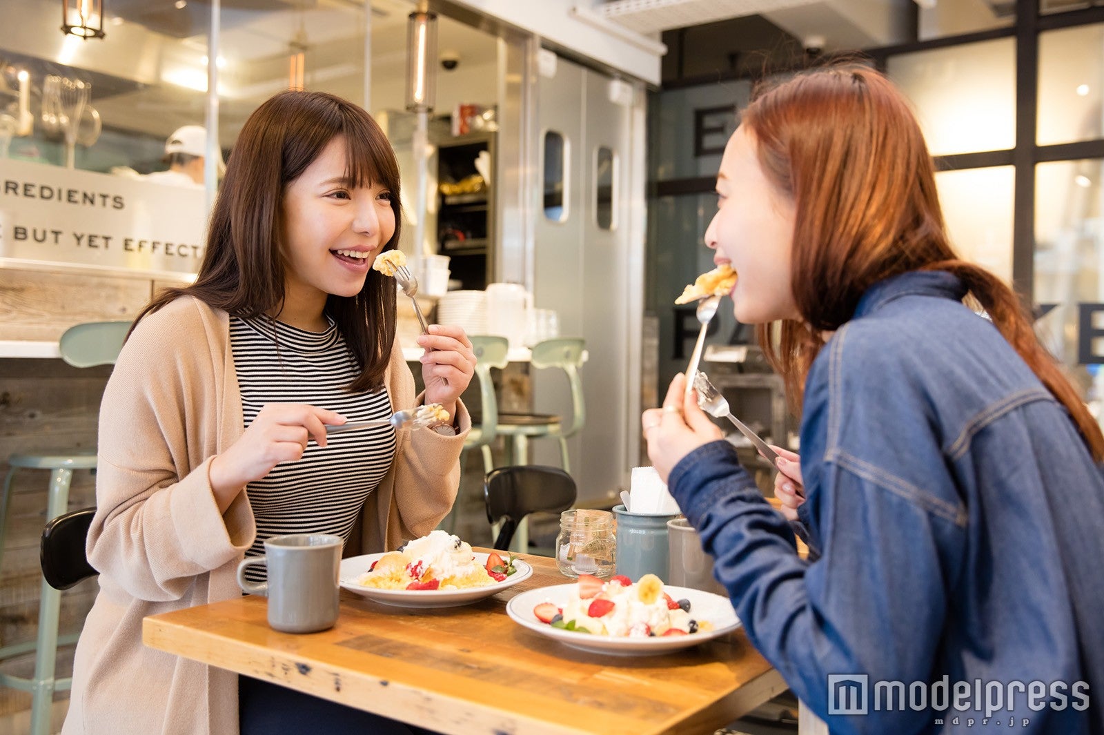 FLIPPER’S（フリッパーズ）／モデル：榊本麻衣、伊原めあり／（C）モデルプレス