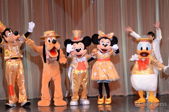 ステージに現れたキャラクターたち/謎解きプログラム