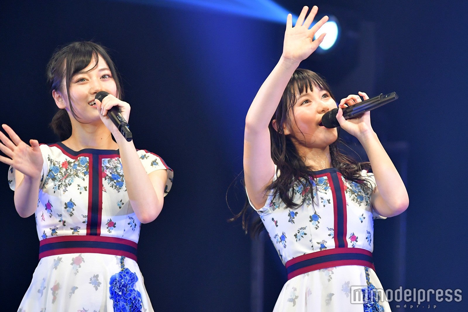 山下美月、伊藤理々杏（C）モデルプレス