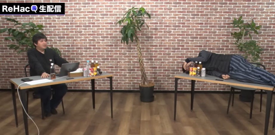 「こんな状態を晒したらダメ」人気YouTuberがTwitterに謎の投稿…生配信でも開始1秒で奇行！？