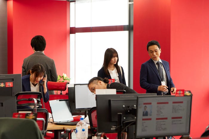 (中央)吉川愛/「純愛ディソナンス」第3話より(C)フジテレビ