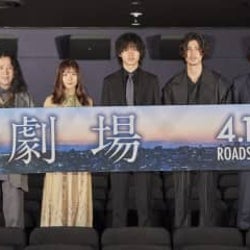 山﨑賢人、“推しシーン”は松岡茉優との自転車2人乗り『劇場』完成記念イベント