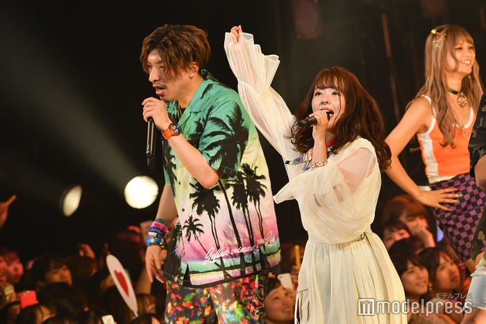 EXIT featuring NANA (C)モデルプレス